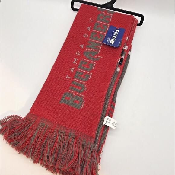 NWT Tampa Bay Buccaneers NFL Team Unisex Red Pewter Logo Knit Scarf Collectible - Picture 4 of 10